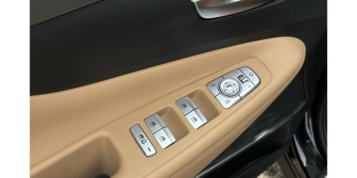 Hyundai Santa Fe Signature Hybrid 4WD 360°/PANO/MEMORY 34.410 km 37.900 &euro; Villingen-Schwenningen 78054