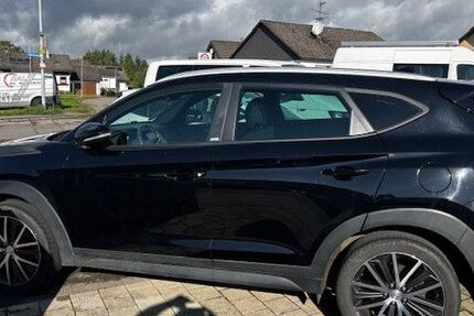 Hyundai TUCSON 79.500 km 16.990 &euro; Fluorn-Winzeln 78737