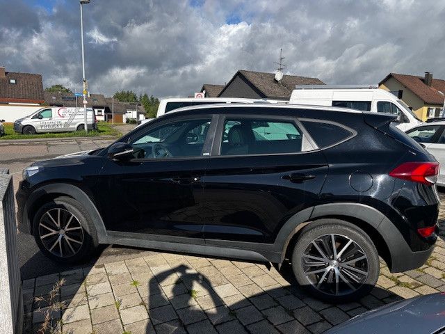Hyundai TUCSON 79.500 km 16.990 &euro; Fluorn-Winzeln 78737