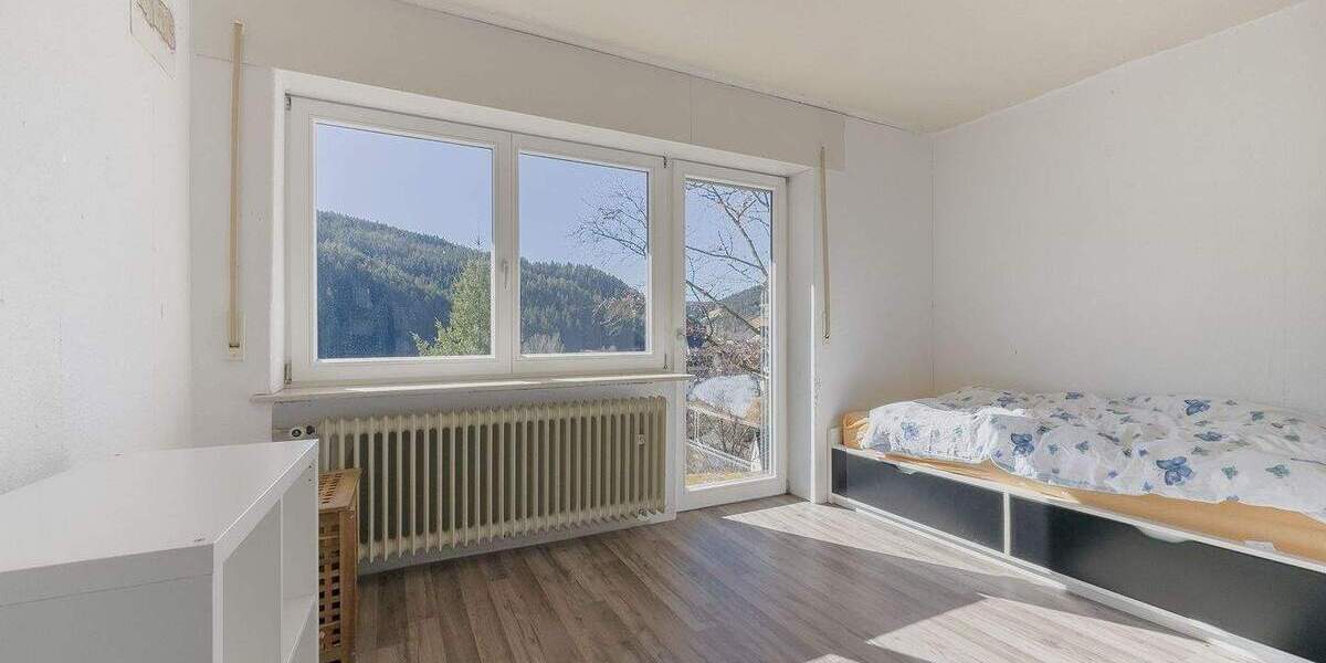 Einfamilienhaus Tennenbronn / Tennenbronn Tennenbronn - 8 Zimmer, 184 m&sup2;, 298.000&euro; | Angebot:25691611