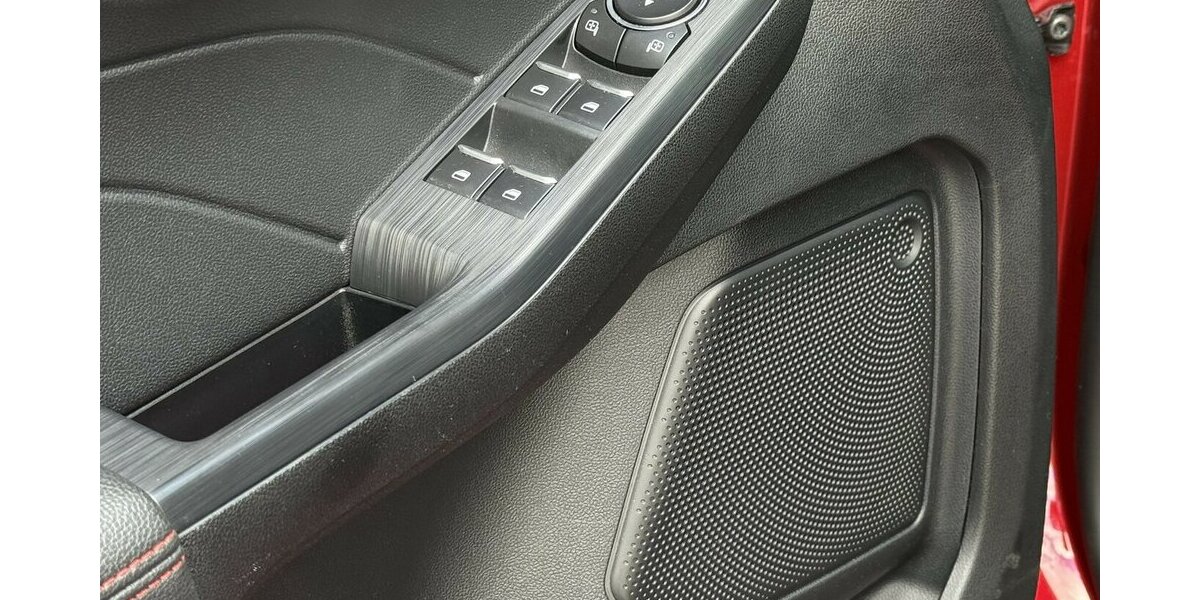 Ford Kuga 2.5 HYBRID ST-LINE X/PANORAMA/KAMERA/1.HAND 26.650 km 23.900 &euro; Villingen-Schwenningen 78054