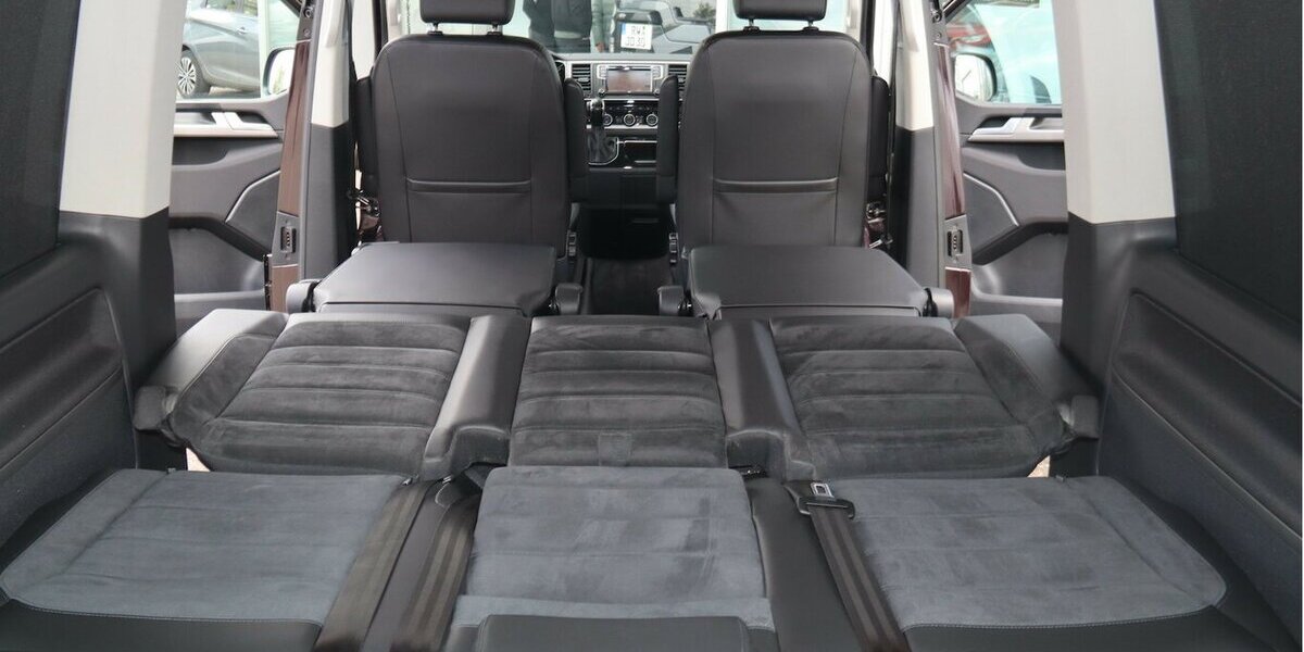 VW T6 Multivan GENERATION SIX 4-MOTION/7 SITZE/NAVI 150.462 km 29.900 &euro; Villingen-Schwenningen 78054