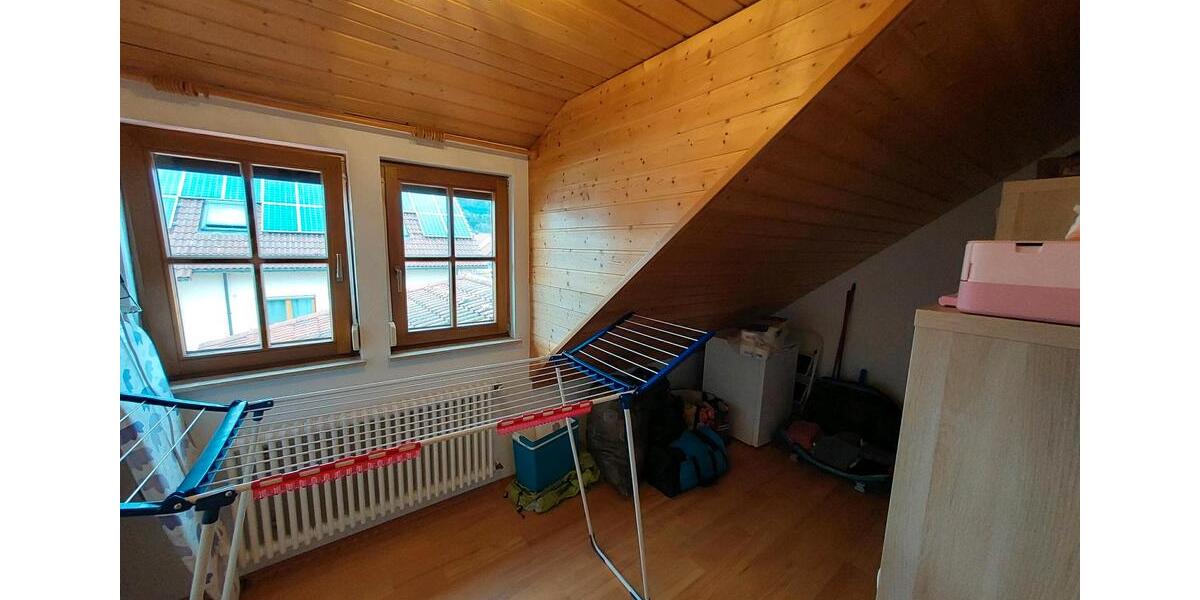 Dachgeschoßwohnung Gosheim - 4 Zimmer, 84 m&sup2;, 1.031&euro; | Angebot:25719367