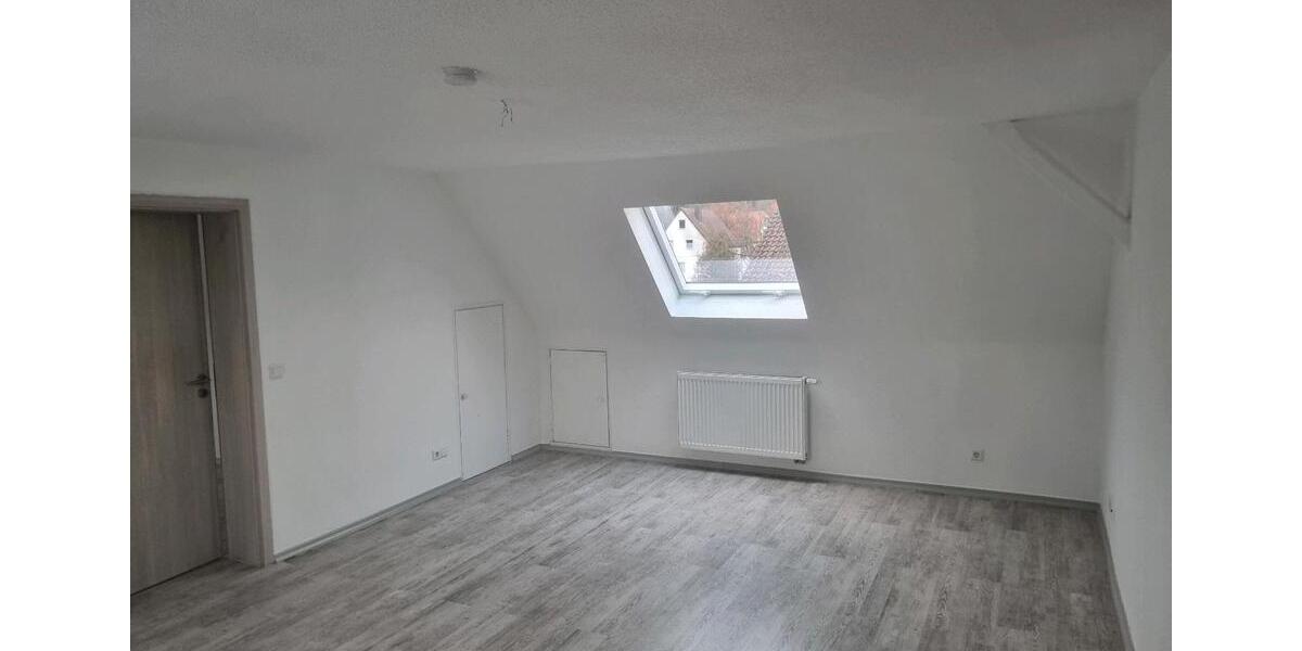 Dachgeschoßwohnung Tuttlingen - 3 Zimmer, 100 m&sup2;, 750&euro; | Angebot:25986892