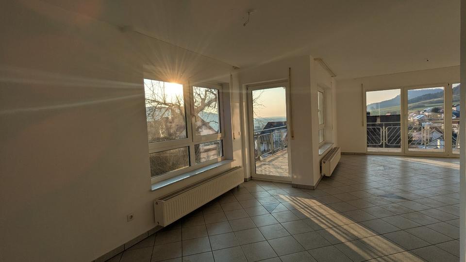 Hochparterre Dürbheim - 4.5 Zimmer, 108 m&sup2;, 1.000&euro; | Angebot:25843618