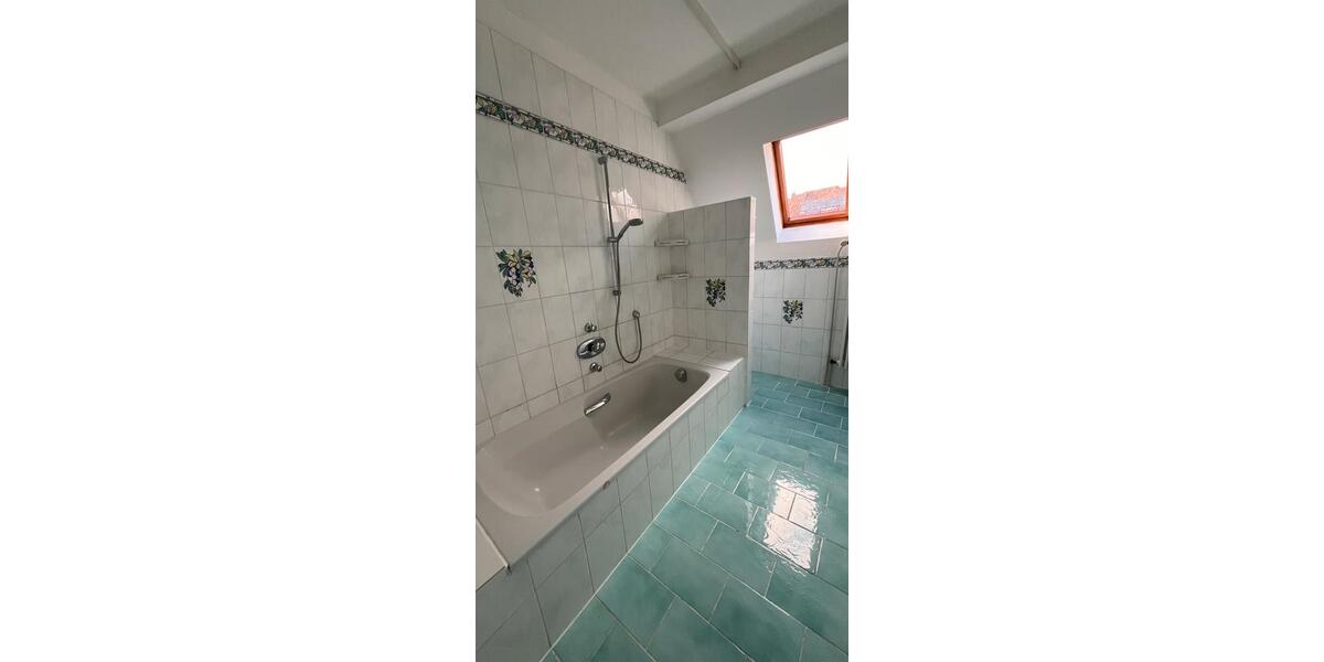 Dachgeschoßwohnung Villingen-Schwenningen Schwenningen - 2 Zimmer, 69 m&sup2;, 170.000&euro; | Angebot:25982380