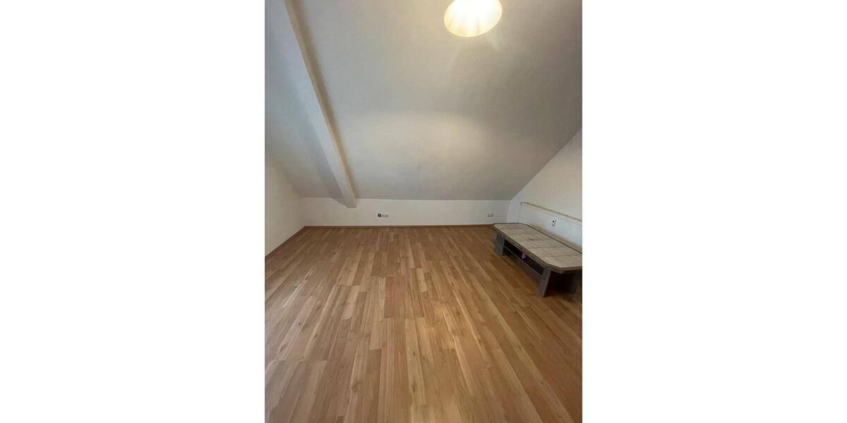 Dachgeschoßwohnung Villingen-Schwenningen Schwenningen - 1.5 Zimmer, 50 m&sup2;, 600&euro; | Angebot:25355138