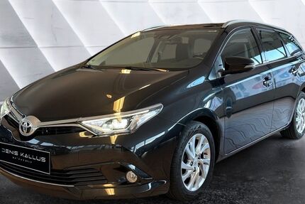 Toyota Auris 172.416 km 9.600 &euro; Trossingen 78647