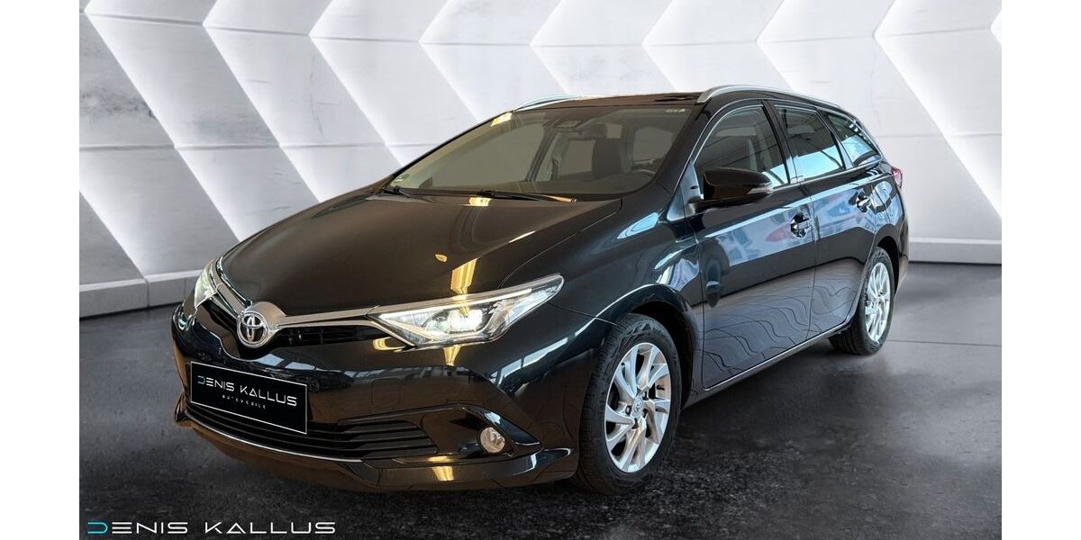 Toyota Auris 172.416 km 9.600 &euro; Trossingen 78647