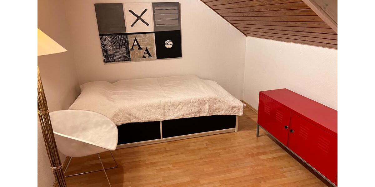 Dachgeschoßwohnung Villingen-Schwenningen Schwenningen - 3.5 Zimmer, 80 m&sup2;, 950&euro; | Angebot:25641292