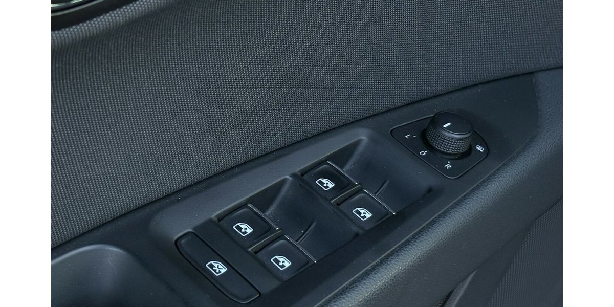 Seat Leon Sports Tourer FR KAMERA/CARPLAY/SHZ/1.HAND 53.232 km 18.900 &euro; Villingen-Schwenningen 78054