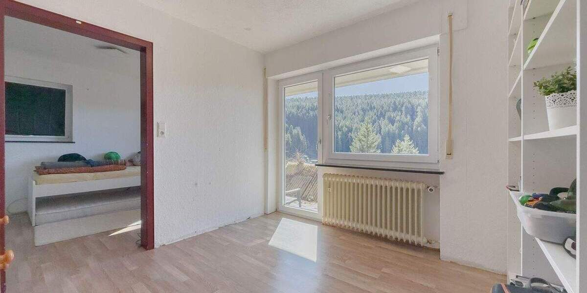 Einfamilienhaus Tennenbronn / Tennenbronn Tennenbronn - 8 Zimmer, 184 m&sup2;, 298.000&euro; | Angebot:25691611