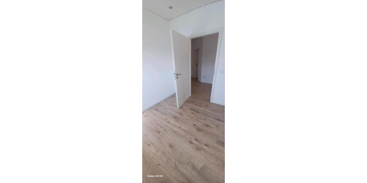 Dachgeschoßwohnung Villingen-Schwenningen Schwenningen - 2 Zimmer, 71 m&sup2;, 1.100&euro; | Angebot:25789584