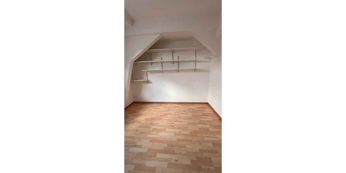Dachgeschoßwohnung Villingen-Schwenningen Schwenningen - 2 Zimmer, 69 m&sup2;, 170.000&euro; | Angebot:25988070