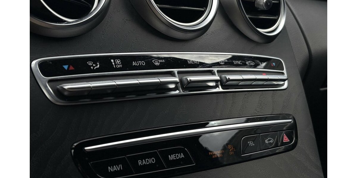 Mercedes-Benz C 200 AMG KAMERA/NAVI/CARPLAY/NIGHT/SHZ/ACC/AHK 73.254 km 24.800 &euro; Villingen-Schwenningen 78054