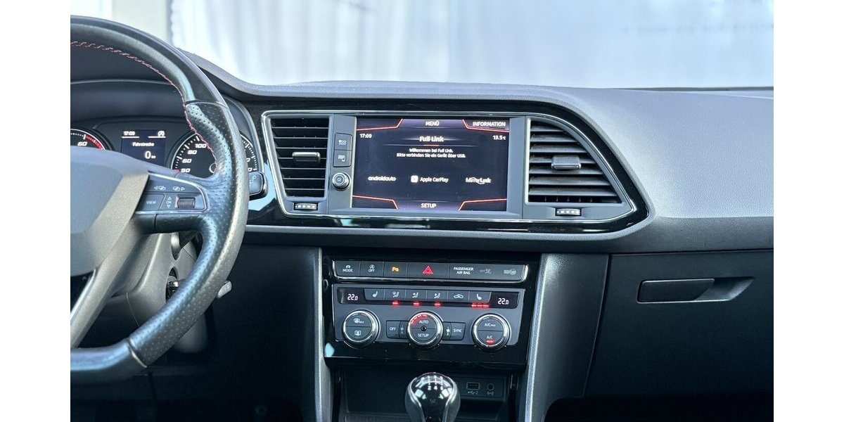 Seat Leon Sports Tourer FR KAMERA/CARPLAY/SHZ/1.HAND 53.232 km 18.900 &euro; Villingen-Schwenningen 78054