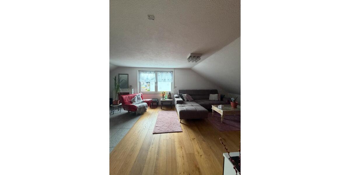 Dachgeschoßwohnung Zimmern ob Rottweil - 4 Zimmer, 80 m&sup2;, 1.050&euro; | Angebot:25259117