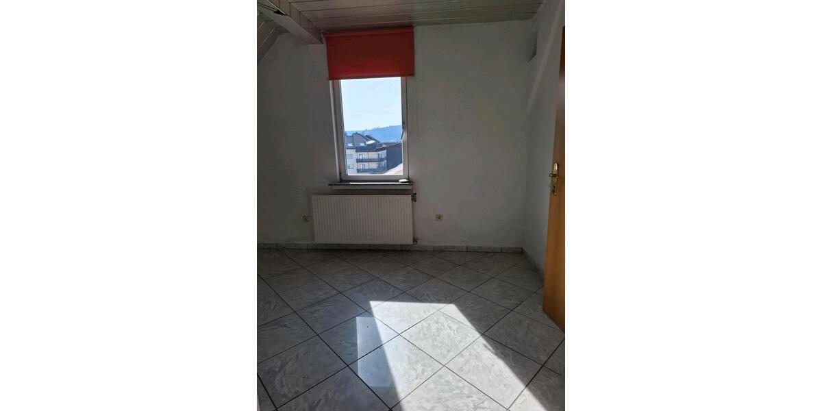 Etagenwohnung Tuttlingen - 5 Zimmer, 90 m&sup2;, 700&euro; | Angebot:25875412