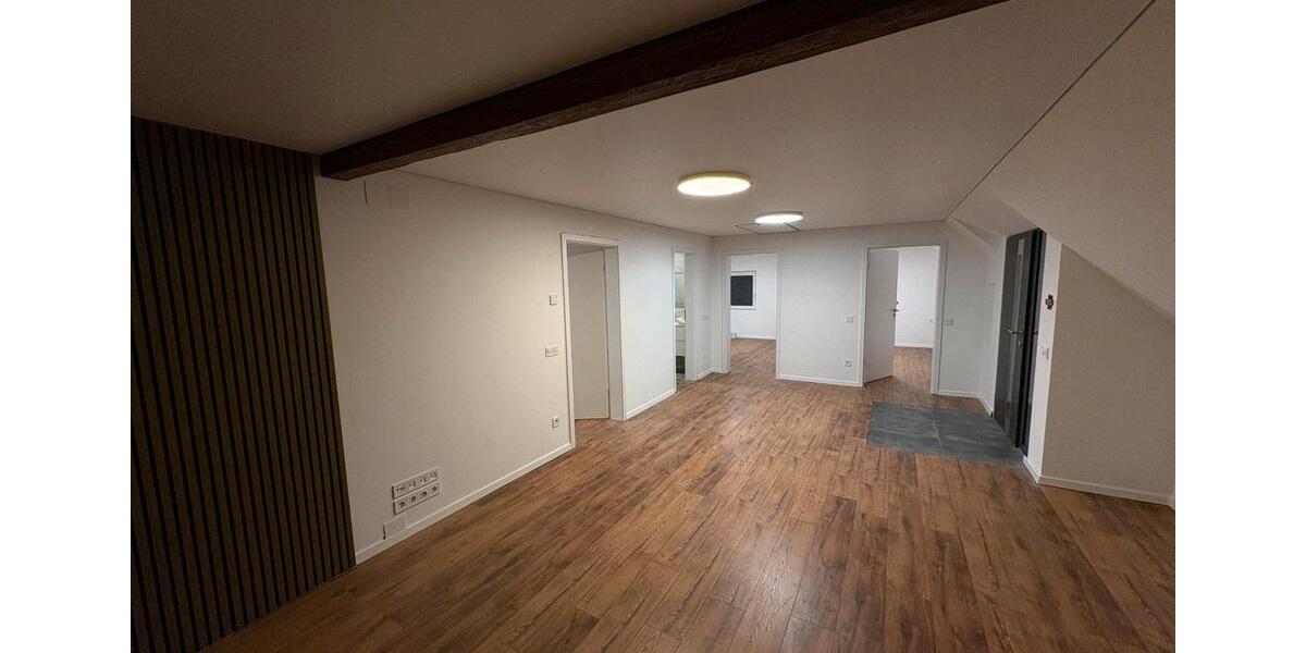 Dachgeschoßwohnung Donaueschingen - 4 Zimmer, 115 m&sup2;, 1.200&euro; | Angebot:25660059