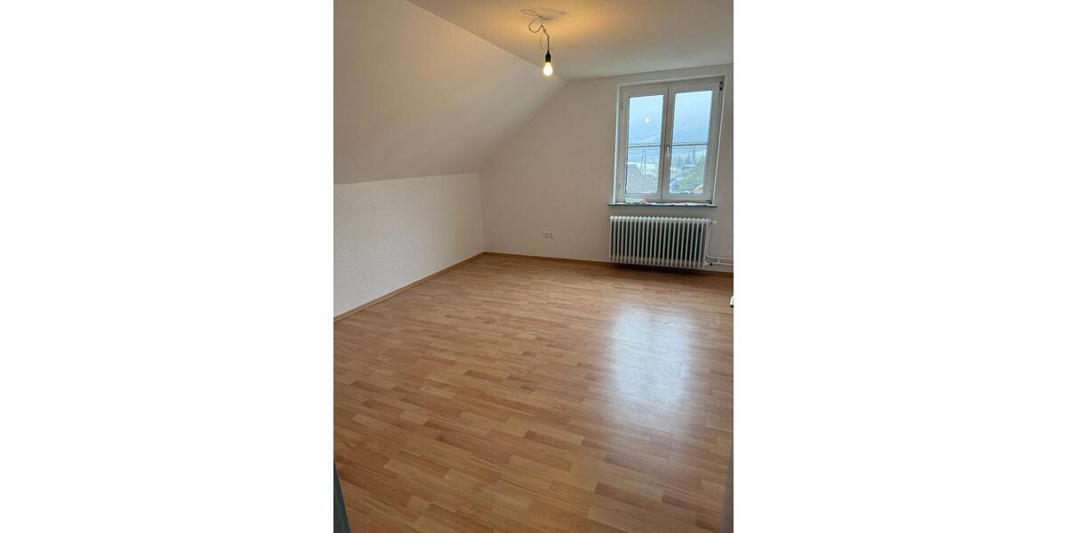 Dachgeschoßwohnung Blumberg - 3 Zimmer, 72 m&sup2;, 700&euro; | Angebot:25393854