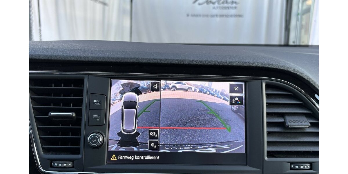 Seat Leon Sports Tourer FR KAMERA/CARPLAY/SHZ/1.HAND 53.232 km 18.900 &euro; Villingen-Schwenningen 78054