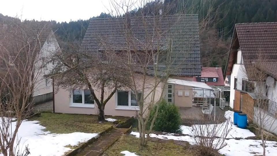 Etagenwohnung Schramberg - 6 Zimmer, 100 m&sup2;, 850&euro; | Angebot:24757321