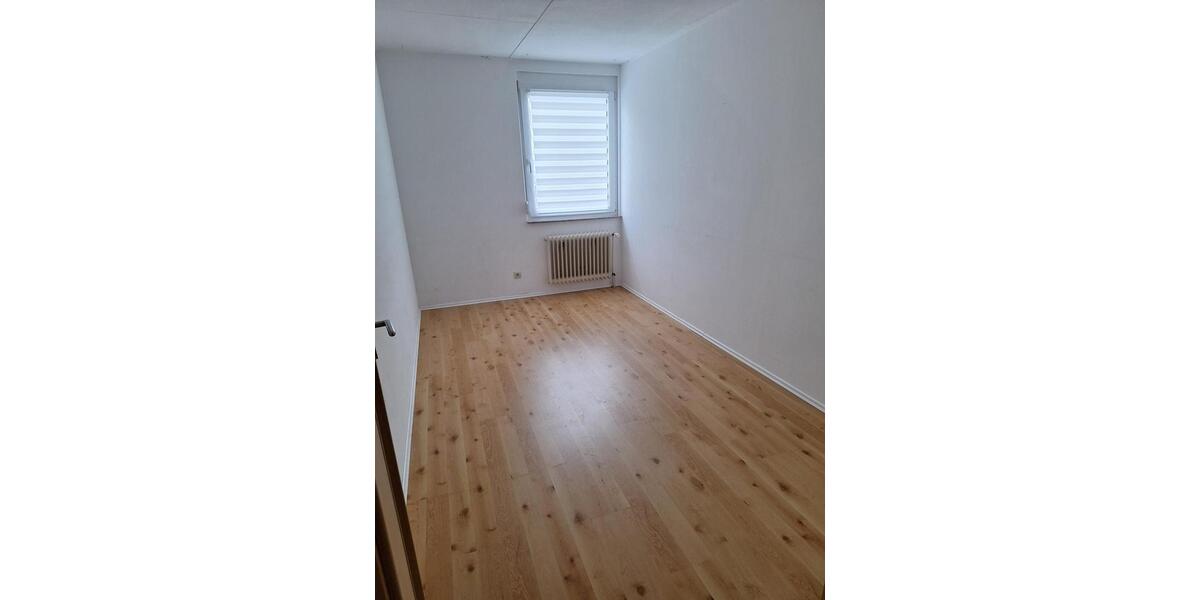Erdgeschoßwohnung Tuttlingen - 4.5 Zimmer, 138 m&sup2;, 1.200&euro; | Angebot:25418880