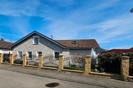 Haus Wurmlingen - 6.5 Zimmer, 160 m&sup2;, 750.000&euro; | Angebot:25783912