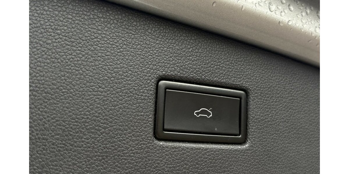 VW Tiguan 2.0 TDI 4Motion R-Line 360°/PANO/MEMORY 103.124 km 29.900 &euro; Villingen-Schwenningen 78054