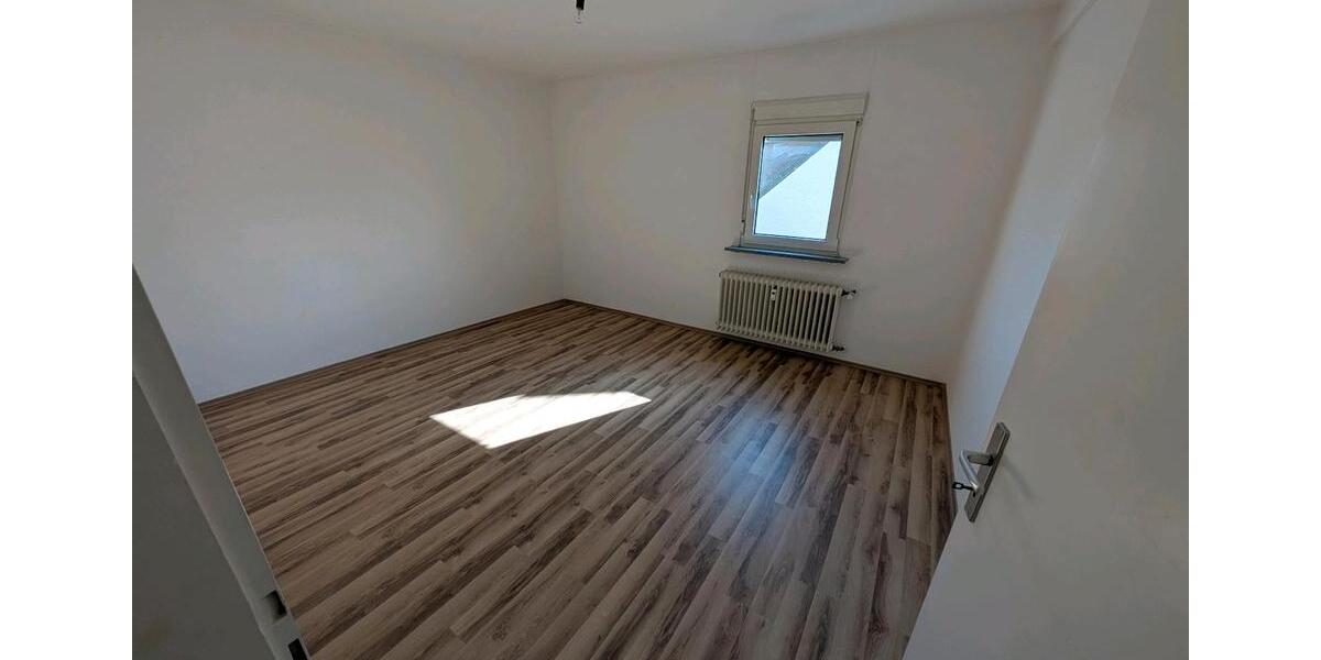 Etagenwohnung Bad Dürrheim - 3 Zimmer, 100 m&sup2;, 1.000&euro; | Angebot:25943001