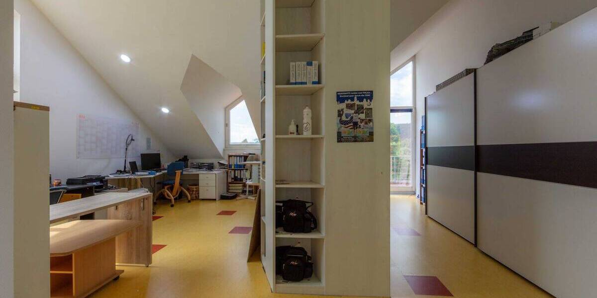Einfamilienhaus Tuttlingen - 8 Zimmer, 299 m&sup2;, 550.000&euro; | Angebot:25708565