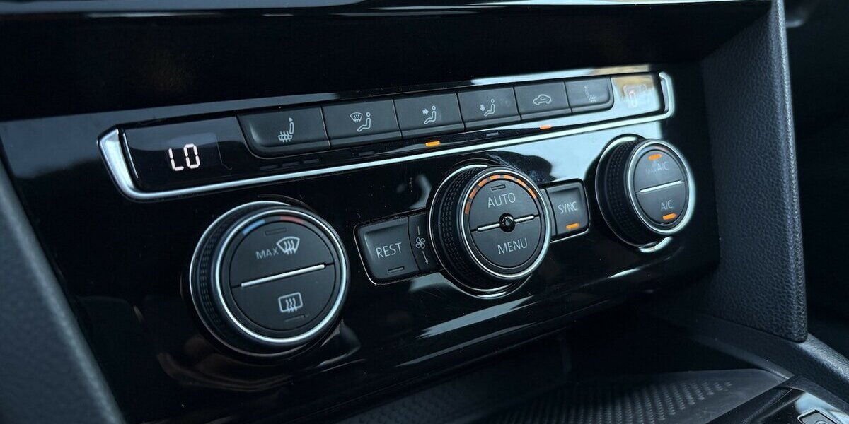 VW Arteon 2.0 TSI R-Line 4Motion 360°/PANO/1.HAND 73.500 km 29.900 &euro; Villingen-Schwenningen 78054
