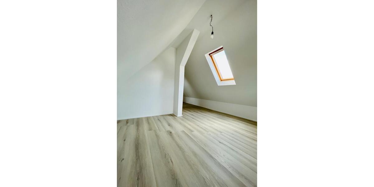 Dachgeschoßwohnung Trossingen - 4.5 Zimmer, 100 m&sup2;, 900&euro; | Angebot:23595540