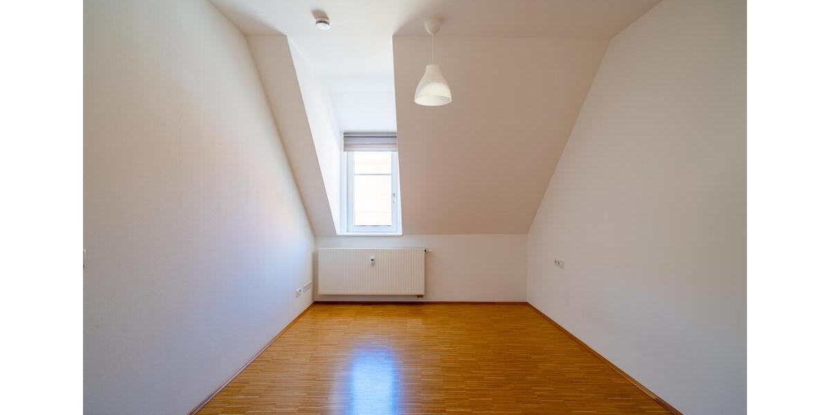 Dachgeschoßwohnung Villingen-Schwenningen Schwenningen - 2 Zimmer, 101 m&sup2;, 960&euro; | Angebot:25365437