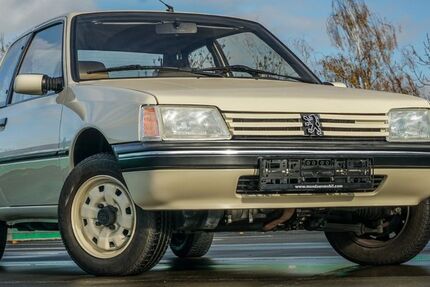 Peugeot 205 87.221 km 14.880 &euro; Villingen-Schwenningen 78056