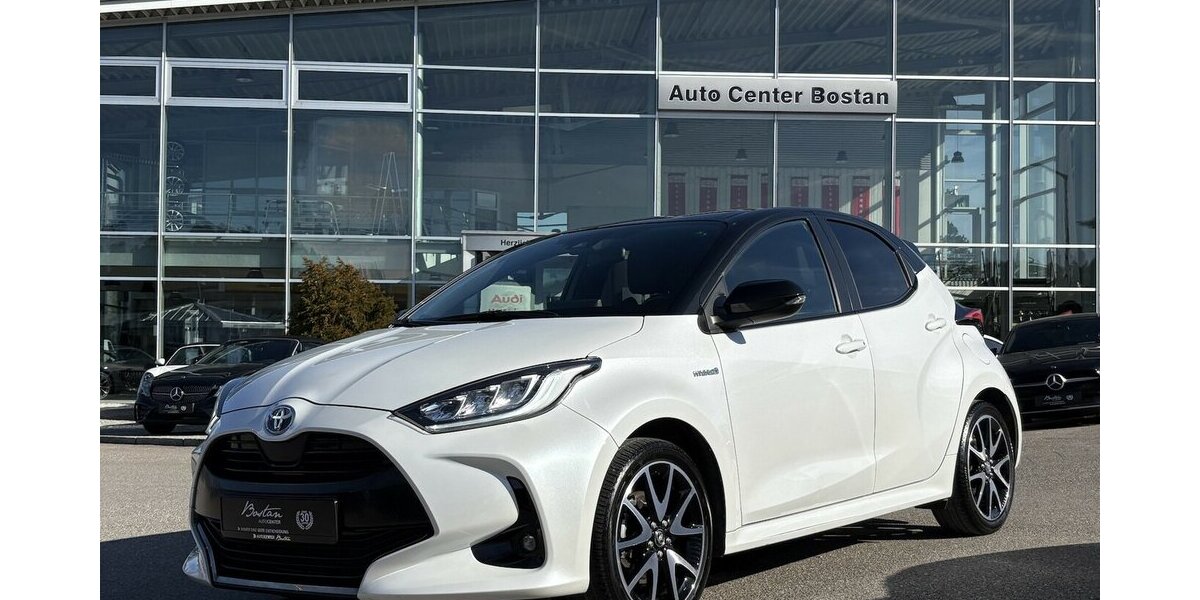 Toyota Yaris 1.5 Hybrid Black&White DAB/KAMERA/1.HAND 29.792 km 18.900 &euro; Villingen-Schwenningen 78054