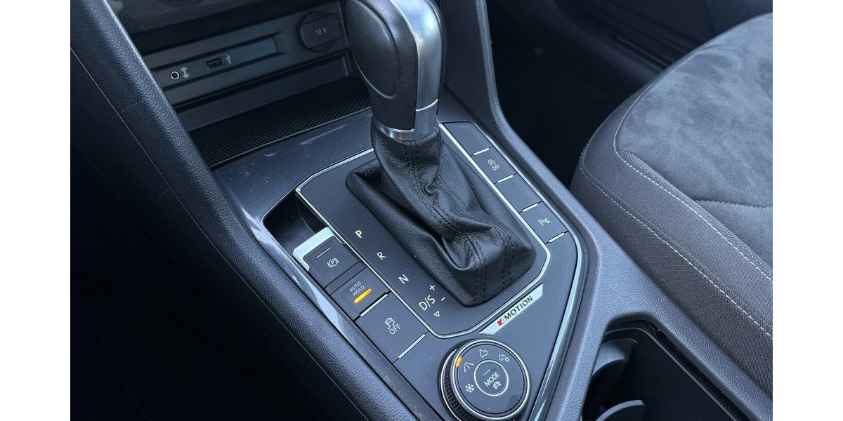 VW Tiguan 2.0 TDI HIGHLINE/4x4/PANO/STANDHEIZUNG 137.501 km 19.800 &euro; Villingen-Schwenningen 78054