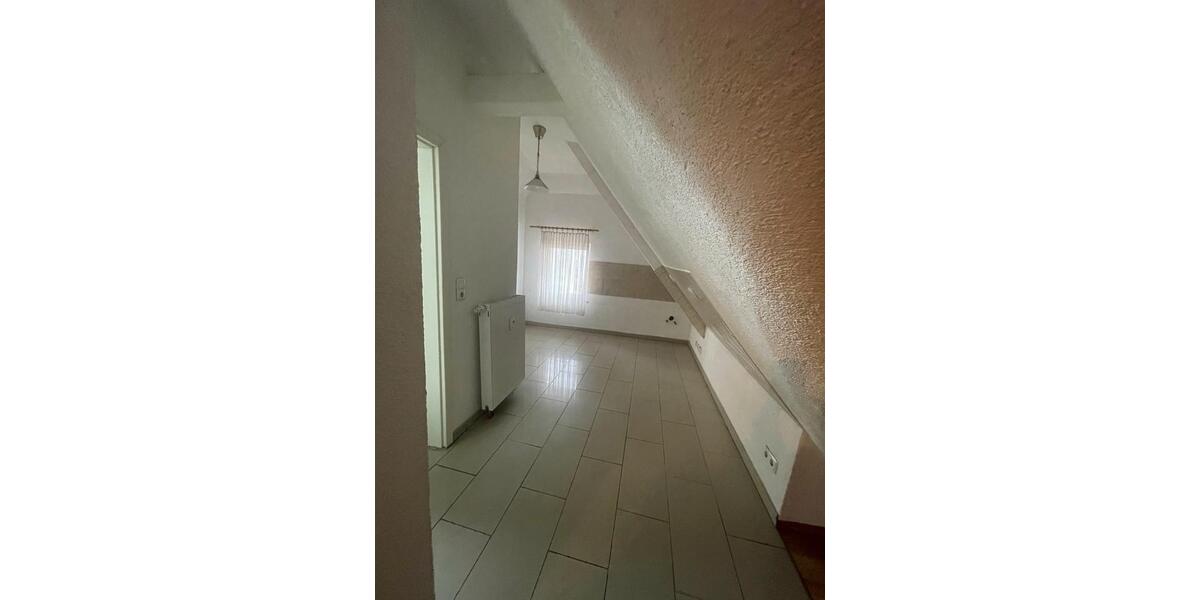Dachgeschoßwohnung Villingen-Schwenningen Schwenningen - 1.5 Zimmer, 50 m&sup2;, 600&euro; | Angebot:25355138