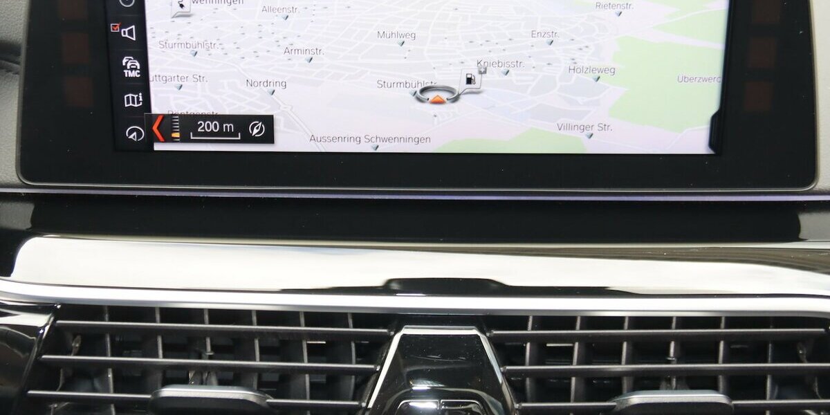 BMW 530e iPERFORMANCE/LUXURY LINE/TV/INNOVATIONS 132.551 km 25.900 &euro; Villingen-Schwenningen 78054