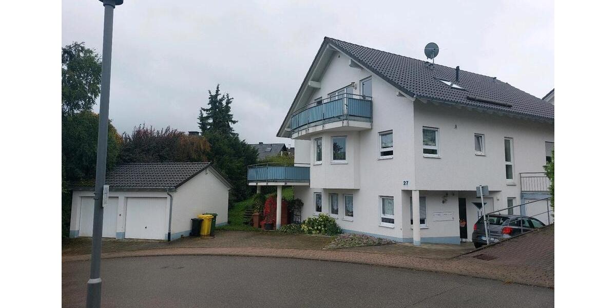 Dachgeschoßwohnung Niedereschach - 4 Zimmer, 90 m&sup2;, 210.000&euro; | Angebot:23230903