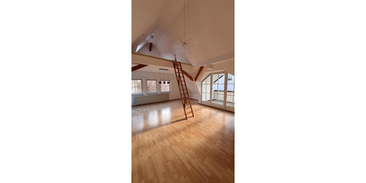 Dachgeschoßwohnung Villingen-Schwenningen Schwenningen - 2 Zimmer, 69 m&sup2;, 800&euro; | Angebot:25982343