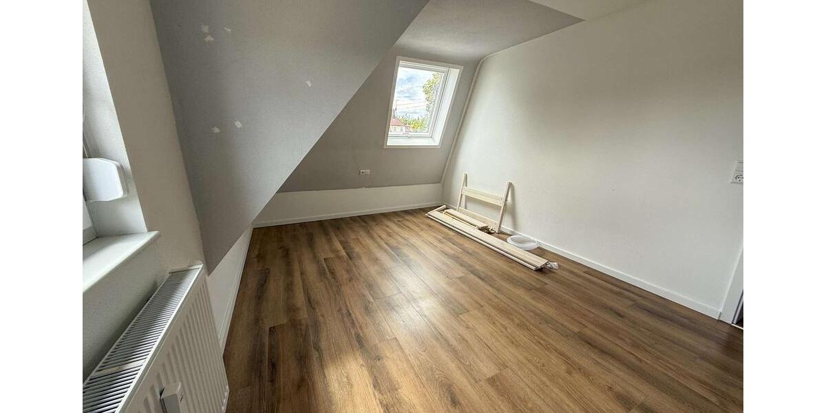 Dachgeschoßwohnung Villingen-Schwenningen Schwenningen - 3 Zimmer, 5 m&sup2;, 575&euro; | Angebot:25962215