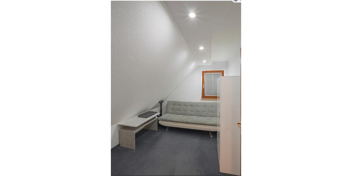 Dachgeschoßwohnung Villingen-Schwenningen Schwenningen - 4 Zimmer, 128 m&sup2;, 239.000&euro; | Angebot:26378749
