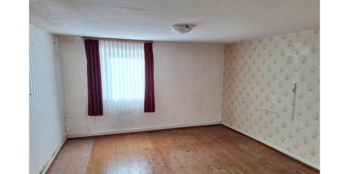 Bauernhaus, Landhaus Reichenbach - 9 Zimmer, 195 m&sup2;, 99.000&euro; | Angebot:25670856