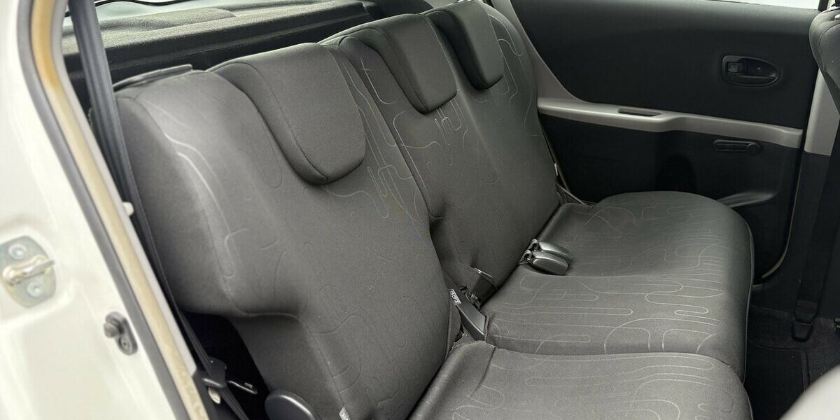 Toyota Yaris 1.0 Cool/KLIMAANLAGE/5-TÜRIG/SCHECKHEFT 112.981 km 4.900 &euro; Villingen-Schwenningen 78054