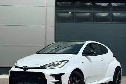 Toyota Yaris 1.190 km 39.980 &euro; Titisee-Neustadt 79822