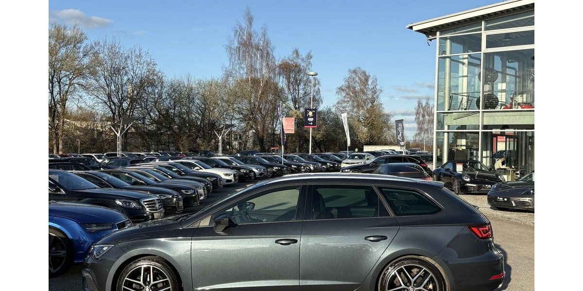 Seat Leon Sports Tourer FR KAMERA/CARPLAY/SHZ/1.HAND 53.232 km 18.900 &euro; Villingen-Schwenningen 78054