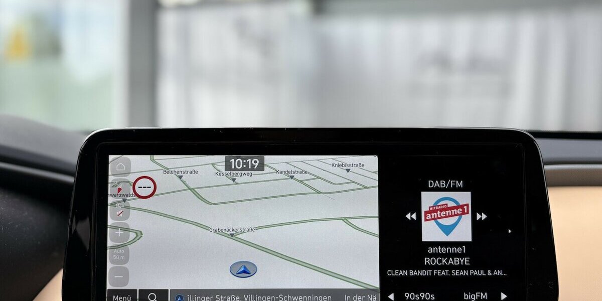 Hyundai Santa Fe Signature Hybrid 4WD 360°/PANO/MEMORY 34.410 km 37.900 &euro; Villingen-Schwenningen 78054