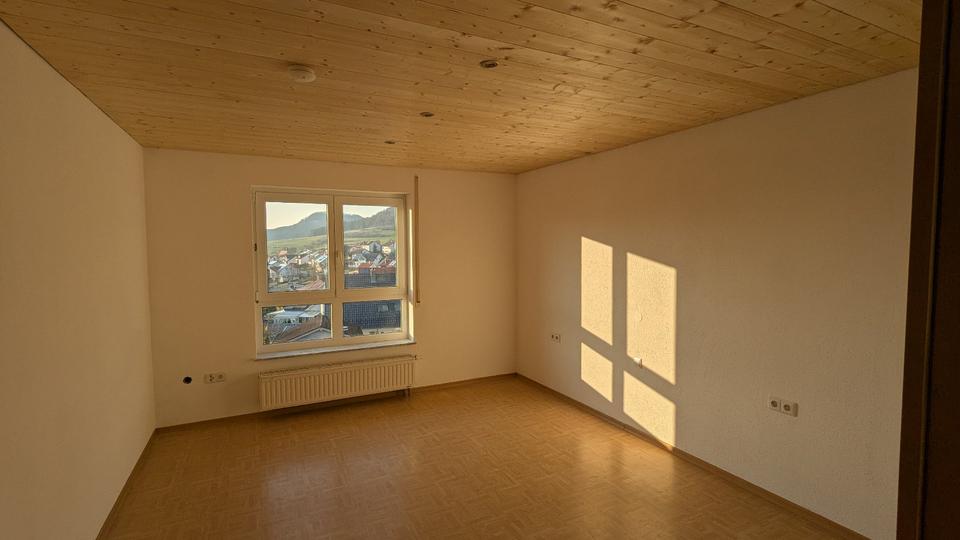 Hochparterre Dürbheim - 4.5 Zimmer, 108 m&sup2;, 1.000&euro; | Angebot:25843618