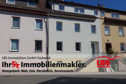 Haus Vöhrenbach - 9 Zimmer, 270 m&sup2;, 223.000&euro; | Angebot:22942477